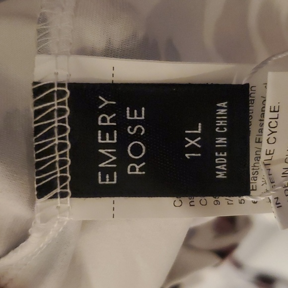 Emery Rose Batwing Top - Picture 6 of 9